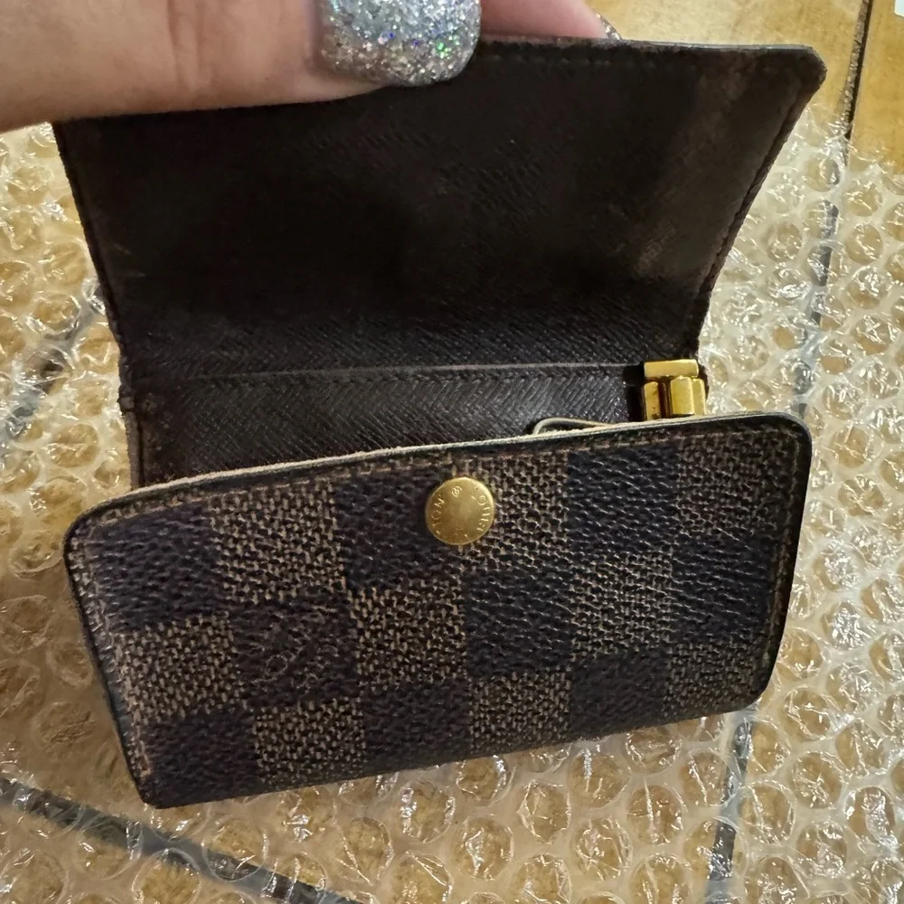 Louis Vuitton Damier key holder fair
